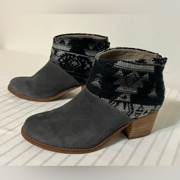 Toms Womens Leila Gray Suede Wool Tribal Ankle Boots Booties Size 6 - Picture 3 of 13